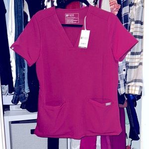 Figs Casma 3 pocket top NWT